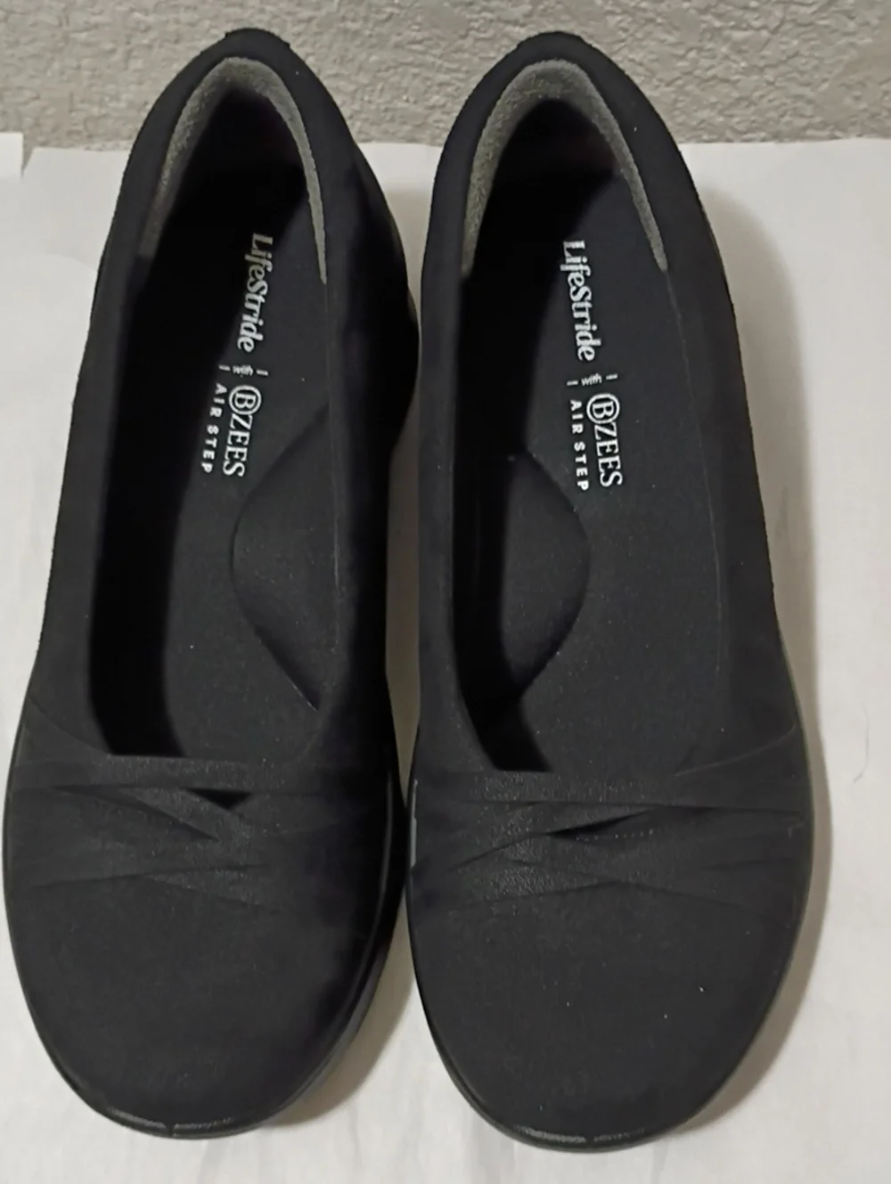 NWT Life Stride B Zees Shoes Woman Crossover Flats Black  8.5 COMFORTABLE